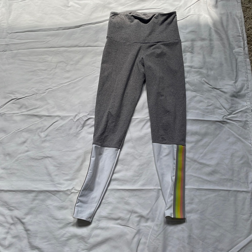 Onzie flow yoga pants with color stripe on side